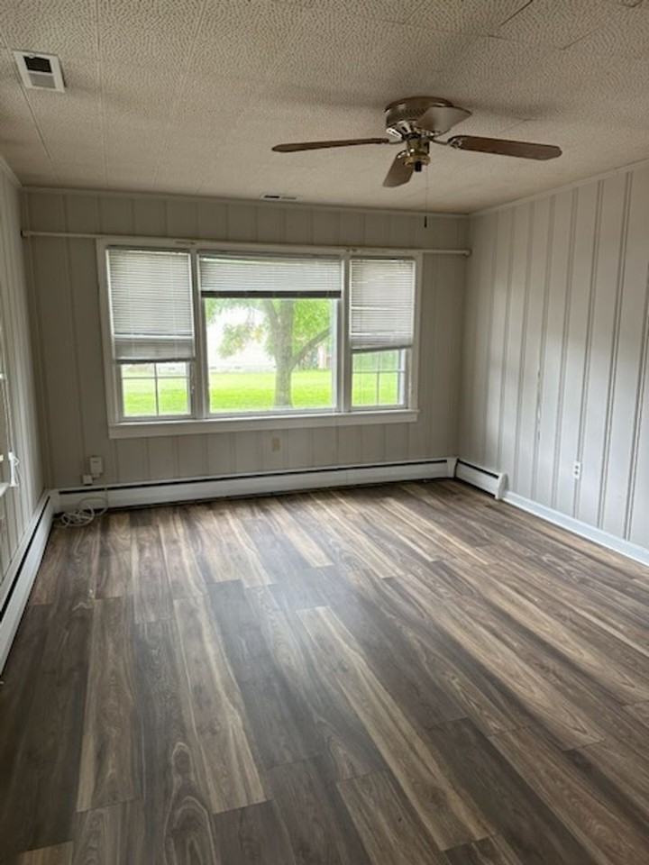 115 N Cedar Ave - Photo 3 of 16