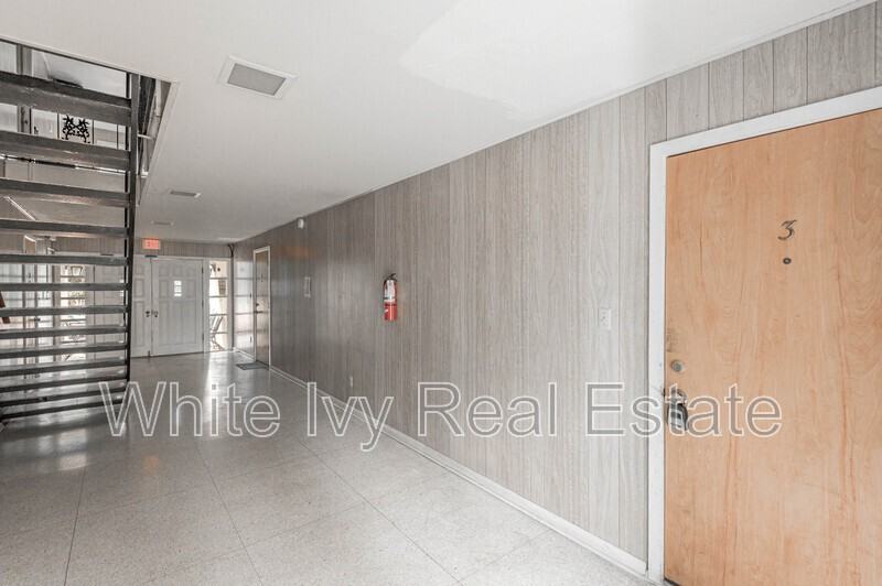 818 University Ave #3 - Photo 3 of 20