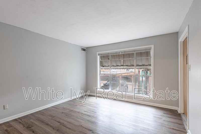 818 University Ave #3 - Photo 4 of 20