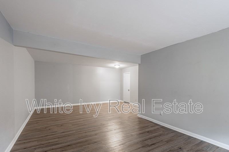 818 University Ave #3 - Photo 5 of 20