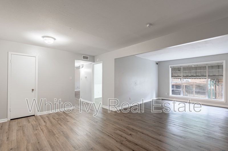 818 University Ave #3 - Photo 7 of 20
