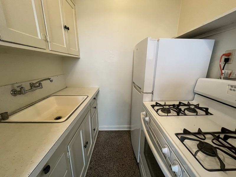 425 S Monroe Ave - Photo 6 of 8