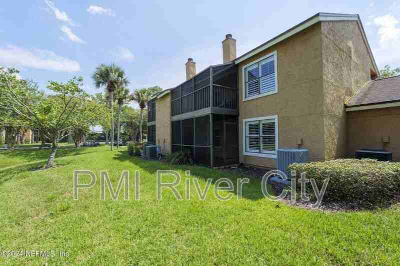 908 Shoreline Cir - Photo 2 of 32