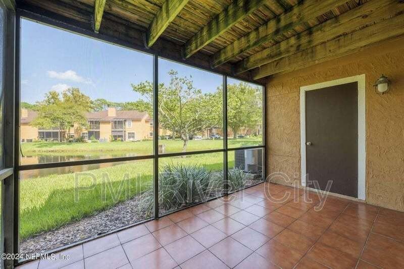 908 Shoreline Cir - Photo 3 of 32