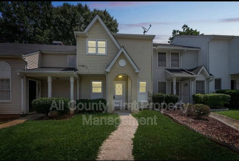 2157 Wellington Cir - Photo 2 of 23
