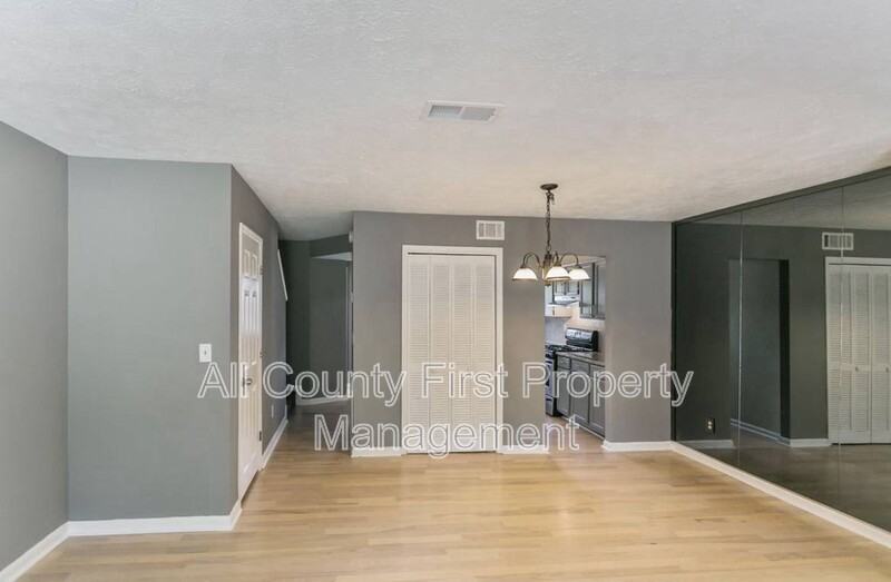 2157 Wellington Cir - Photo 3 of 23