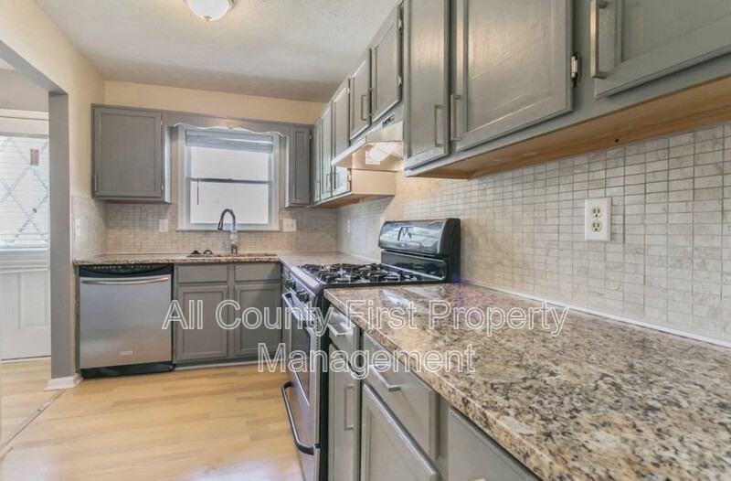 2157 Wellington Cir - Photo 6 of 23