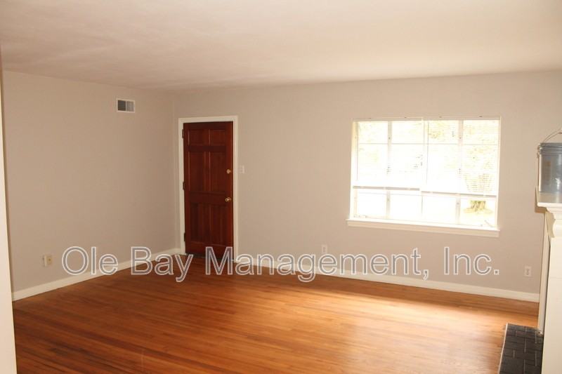 301 Durande Dr - Photo 2 of 10