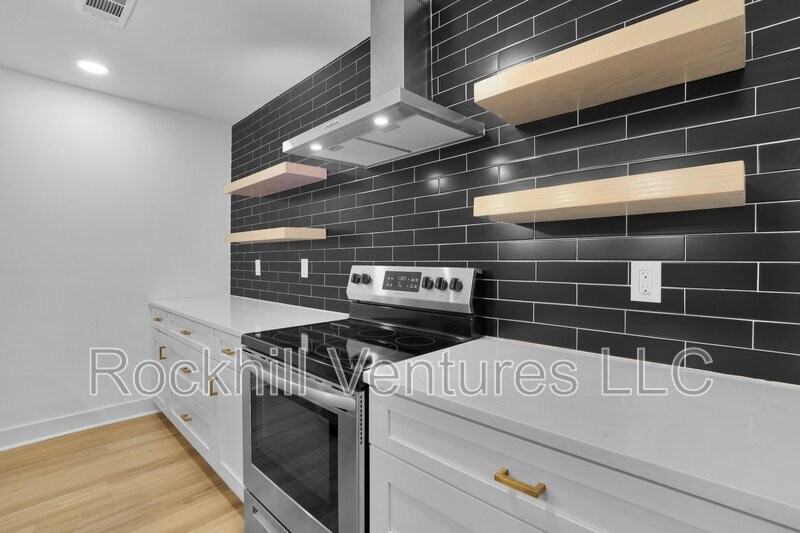 525 E 39th St #B - Photo 3 of 25