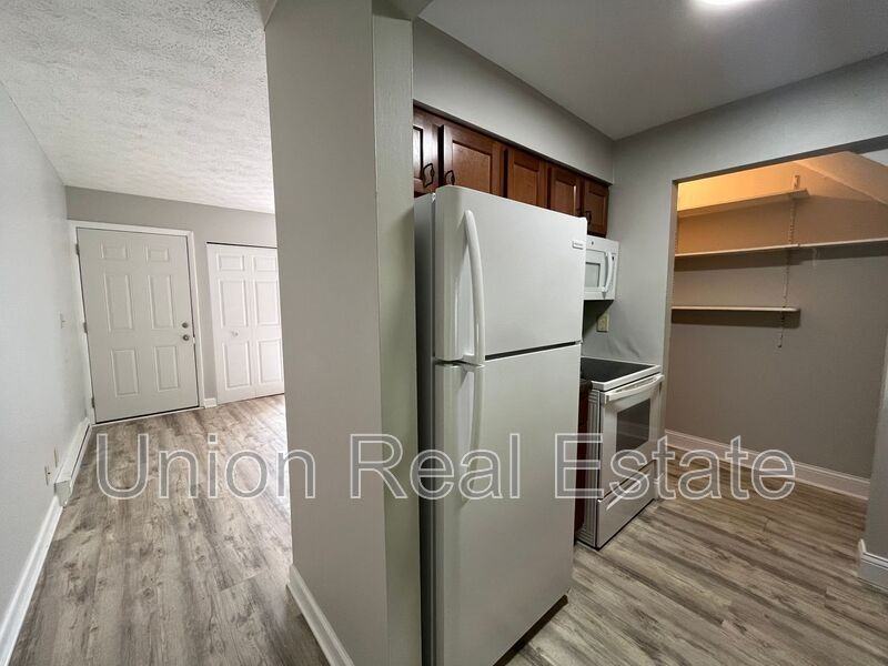 103 Forest Ln - Photo 3 of 16