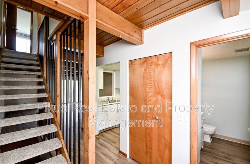 6111 Island Dr Nw - Photo 2 of 12
