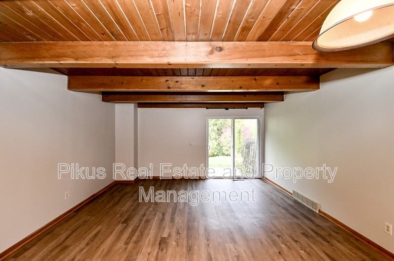6111 Island Dr Nw - Photo 6 of 12