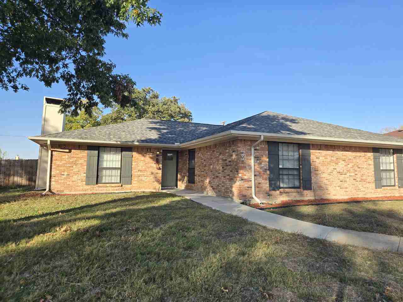 949 Crestwood Cir - Photo 2 of 36