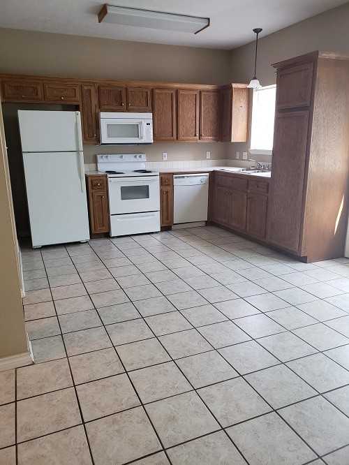 101 Chicago Ave - Photo 2 of 9