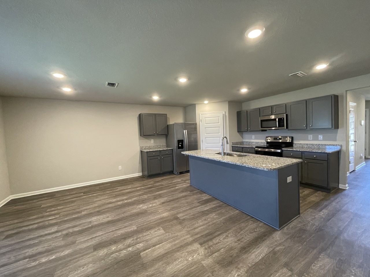 1068 Burlington Pass Dr - Photo 4 of 17