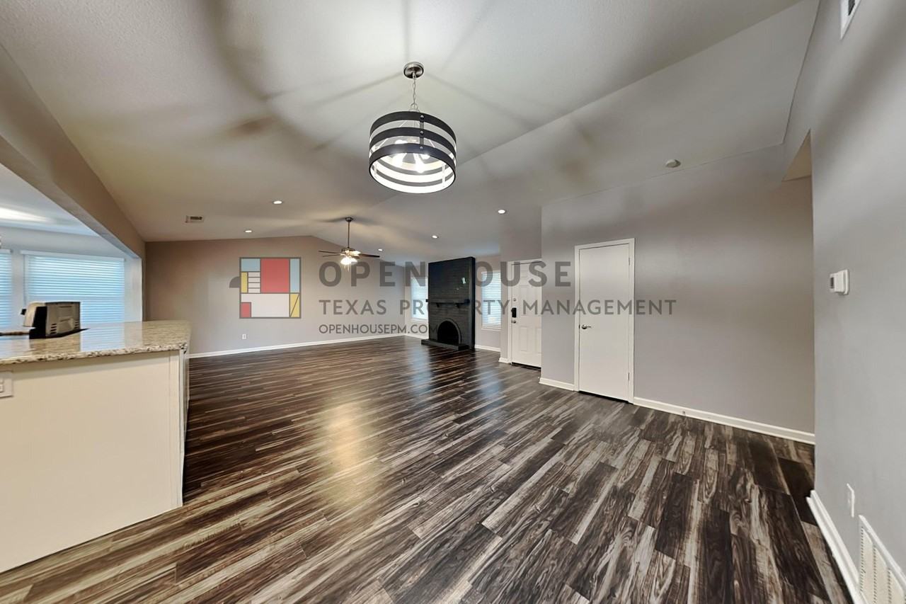 1805 Baltimore Dr - Photo 3 of 22