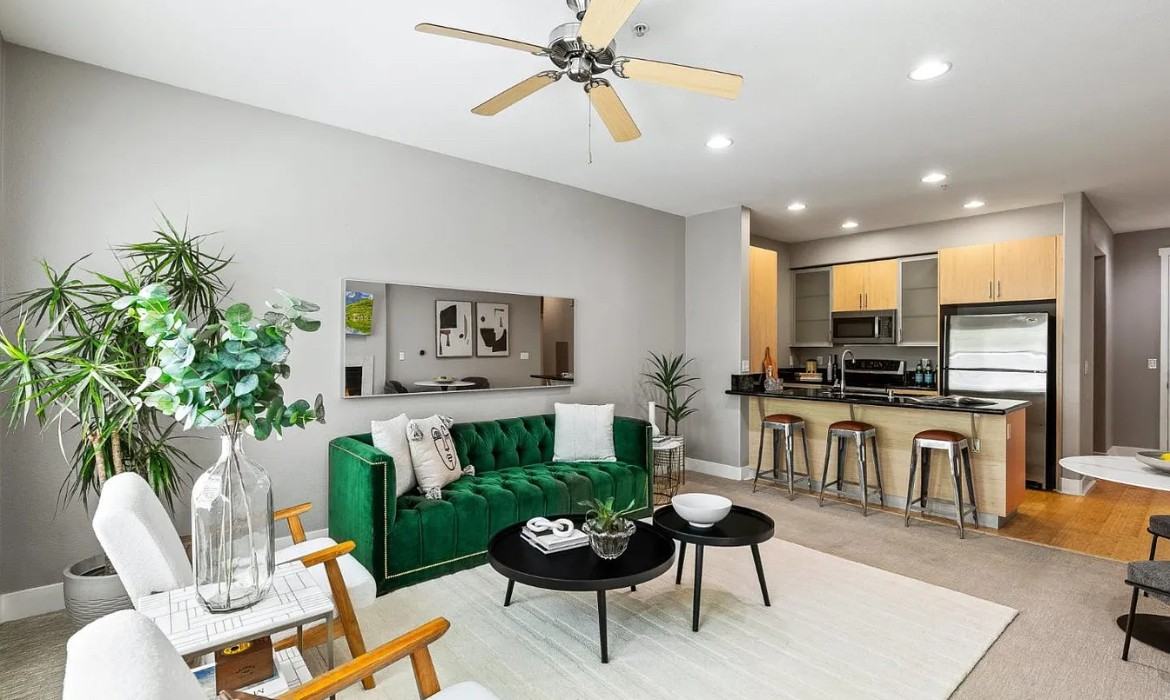 2030 N Pacific Ave - Photo 3 of 6