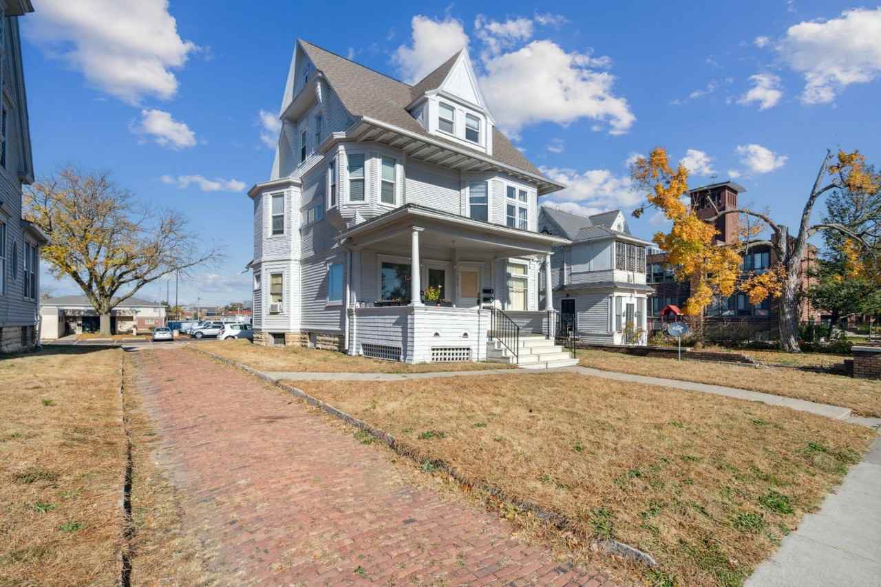 1310 3rd Ave SE - Photo 2 of 9