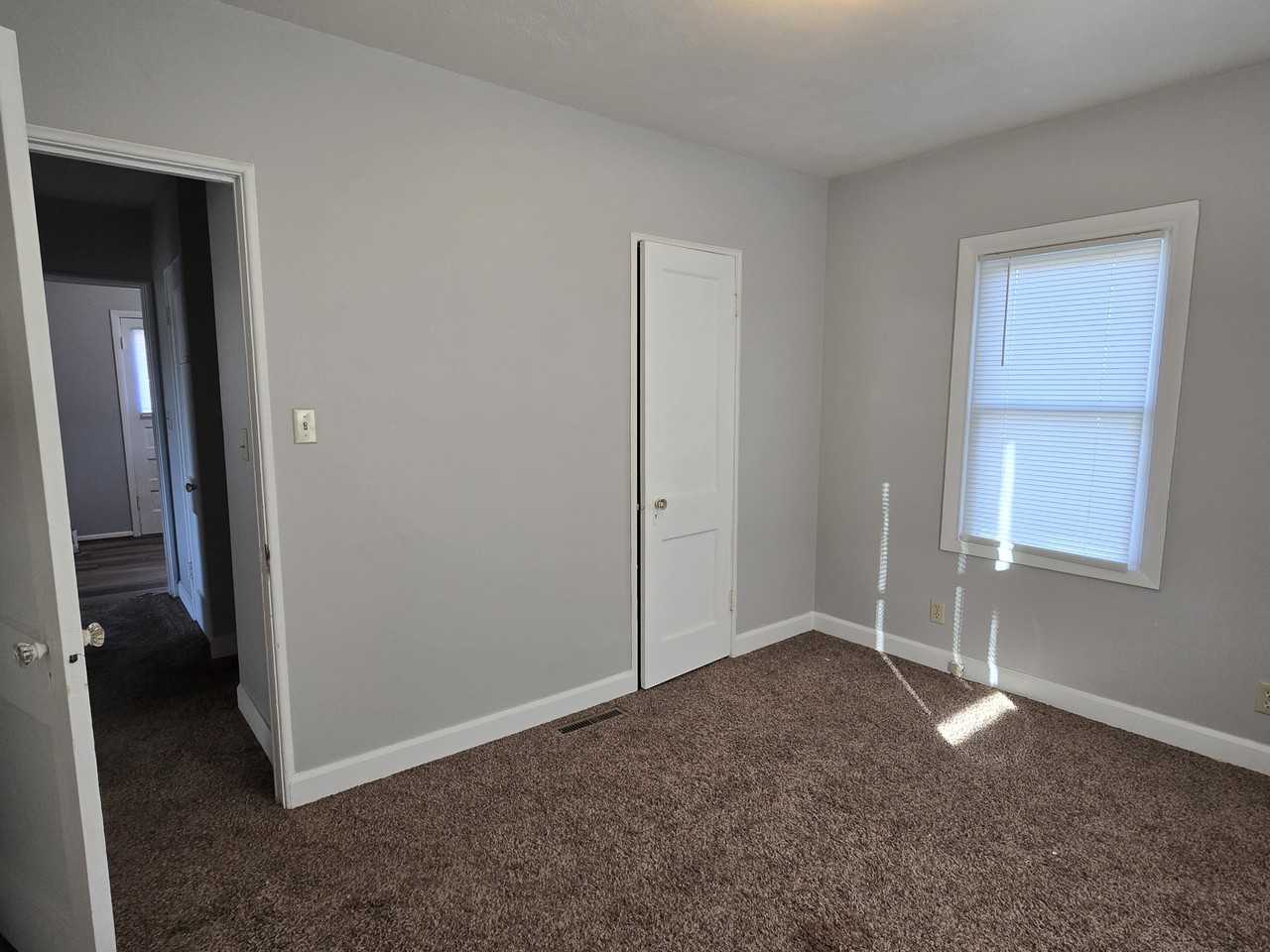 1016 W 5th St S #NA - Photo 3 of 11