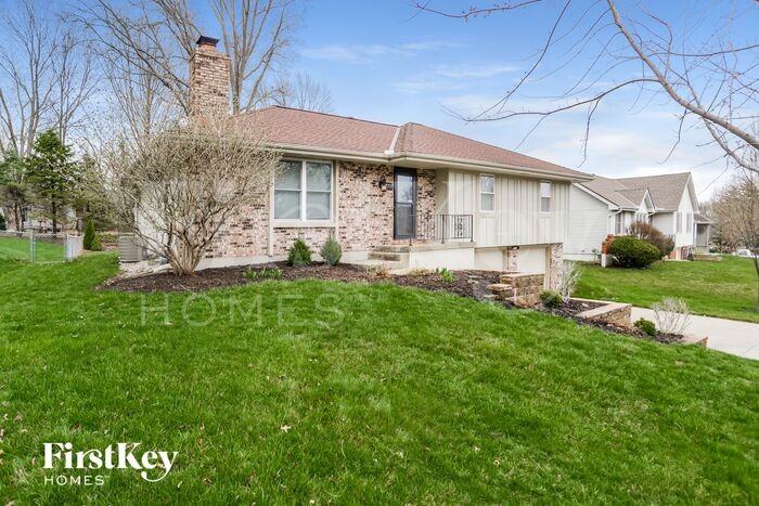 9711 N Charlotte St - Photo 2 of 15