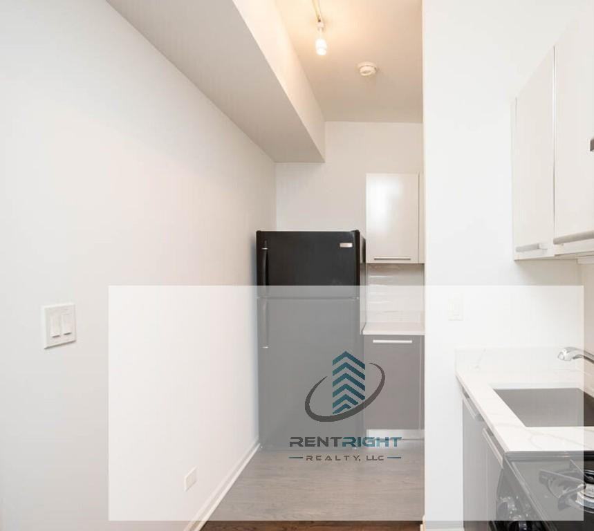 5054 N Winthrop Ave #305 - Photo 2 of 9