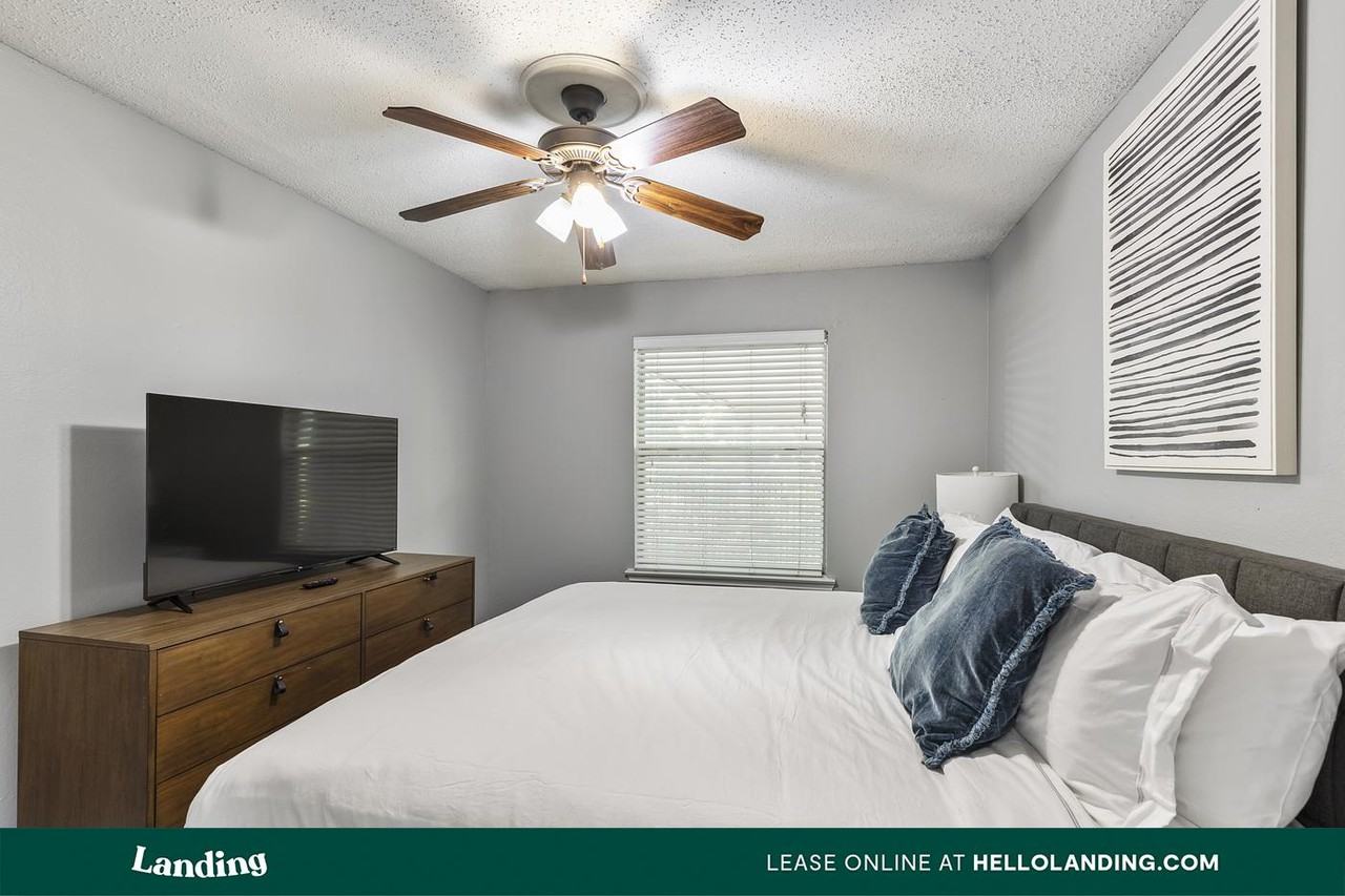 1919 W Tarrant Road - Photo 5 of 50