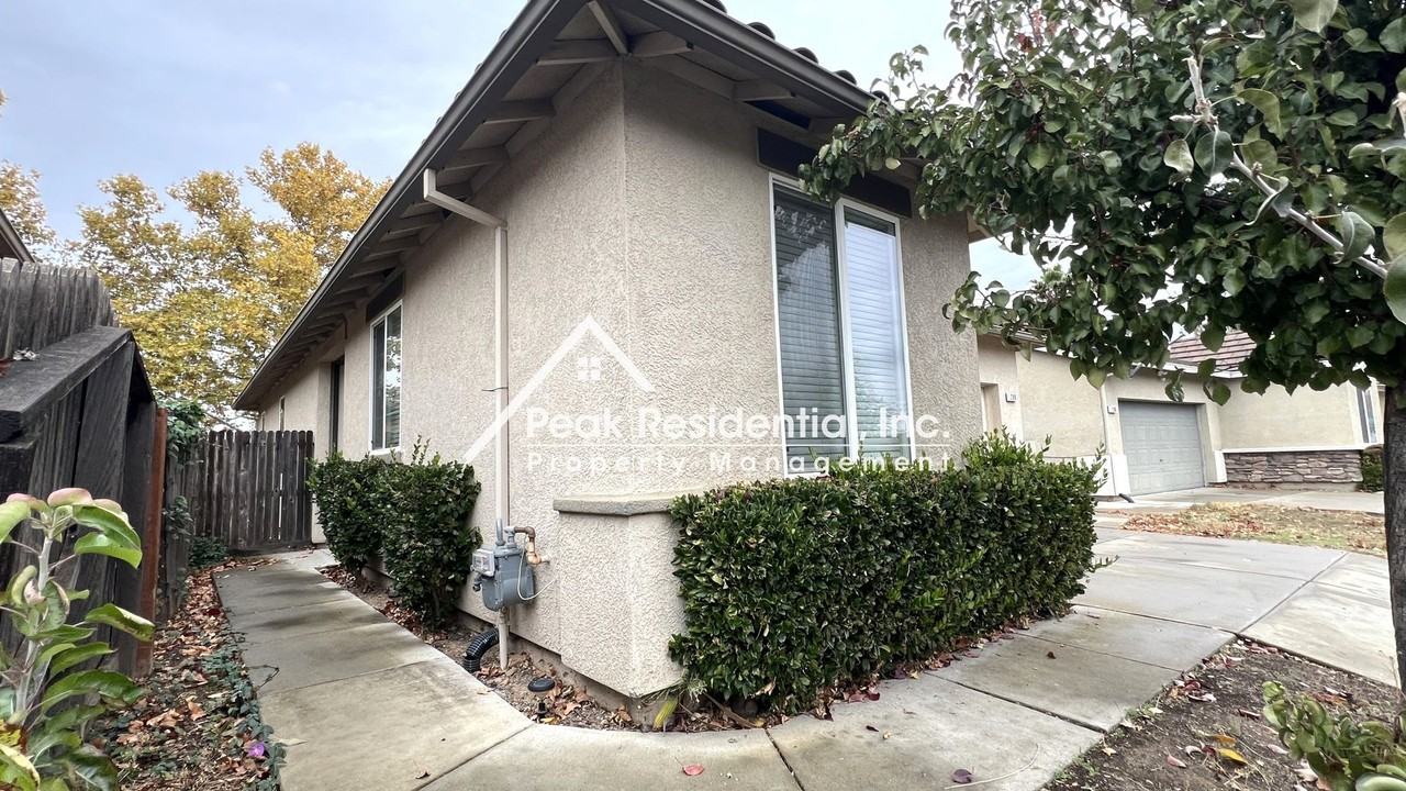 200 Sun Shower Circle - Photo 2 of 30