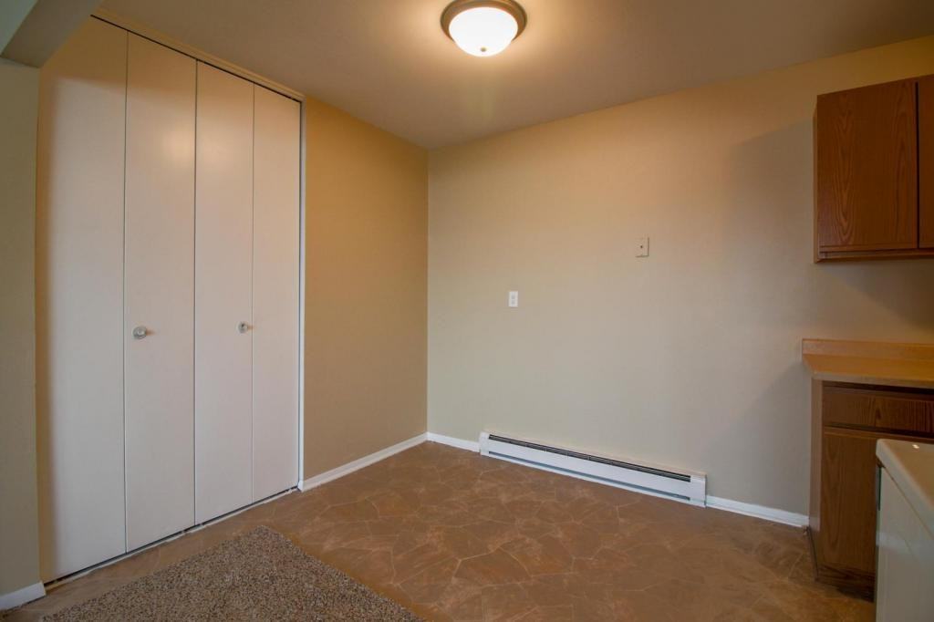 210 S Division St - Photo 6 of 17