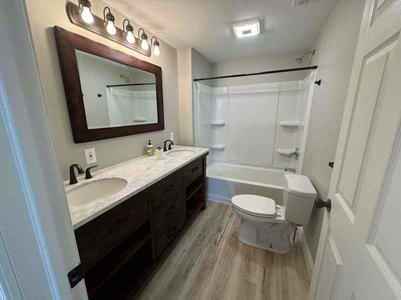 311 E South H St - Photo 2 of 12