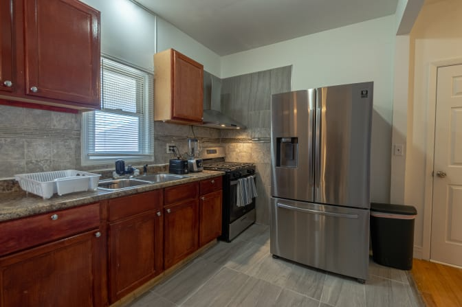 1 W Medill Ave - Photo 6 of 14