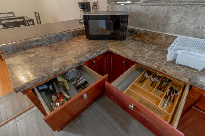 1 W Medill Ave - Photo 7 of 14