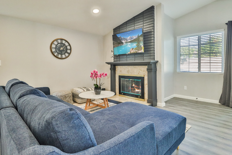 6564 Kelvin Ave - Photo 7 of 30