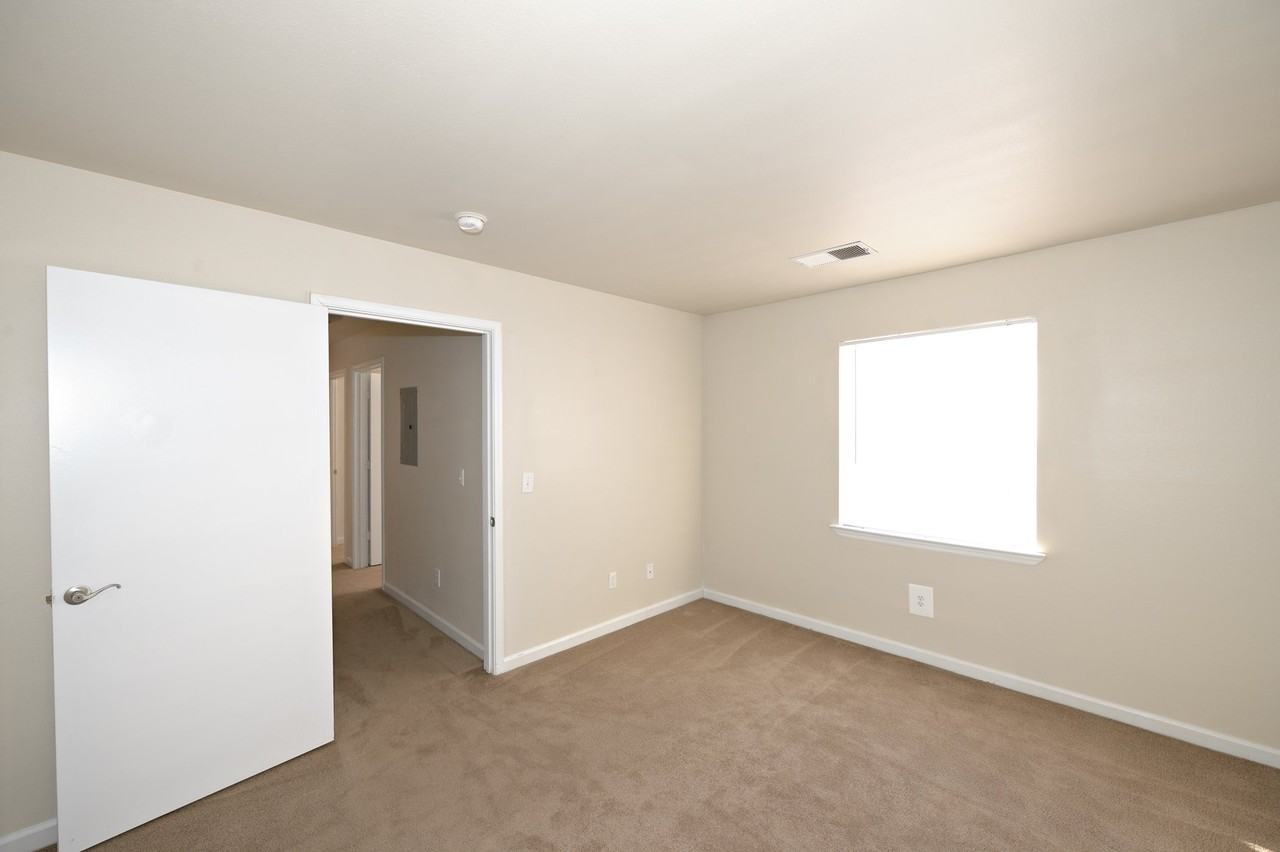 Cherokee Hills Apartments - Photo 4 of 16