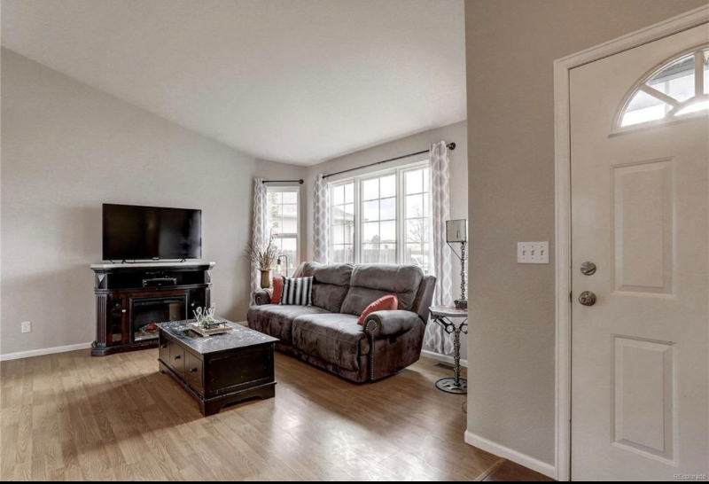 353 8th St - Photo 3 of 20