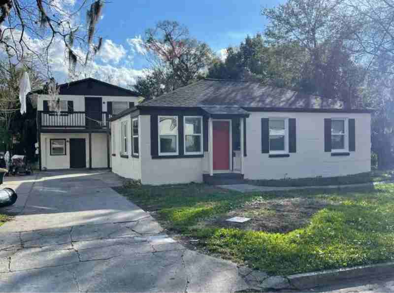 2142 Inwood Ter - Photo 2 of 10