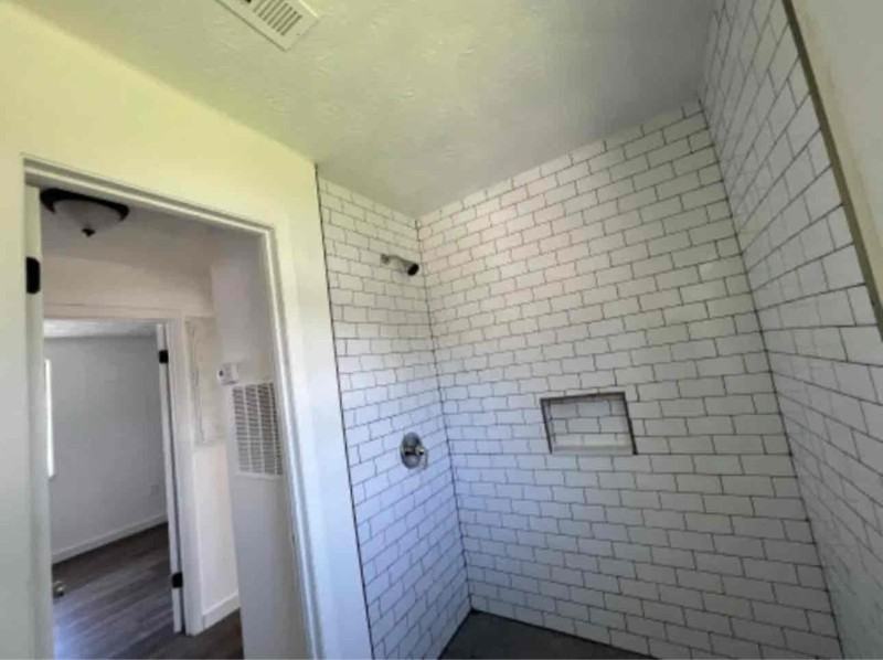 2142 Inwood Ter - Photo 3 of 10