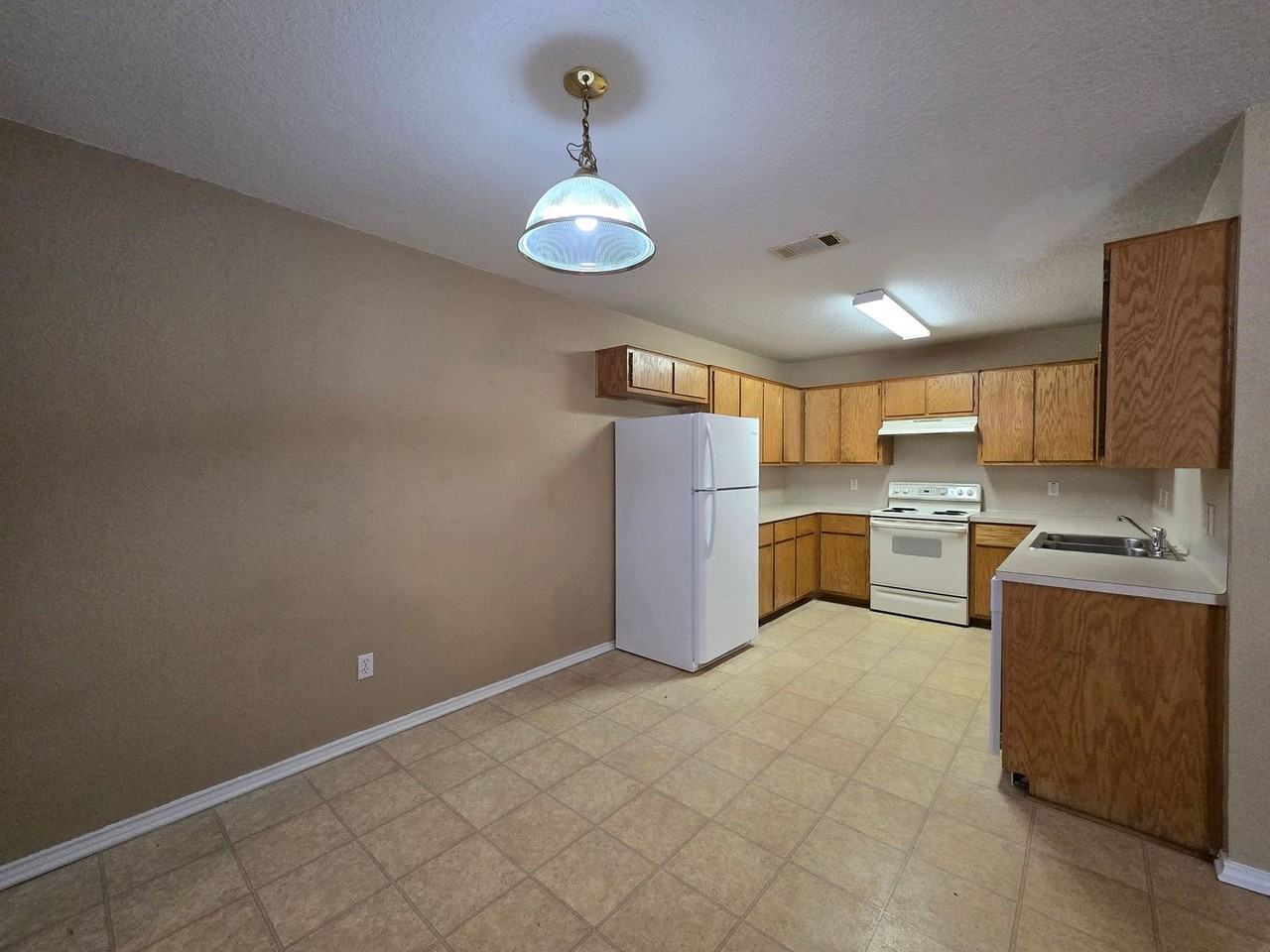 2710 Alma Dr #B - Photo 4 of 22