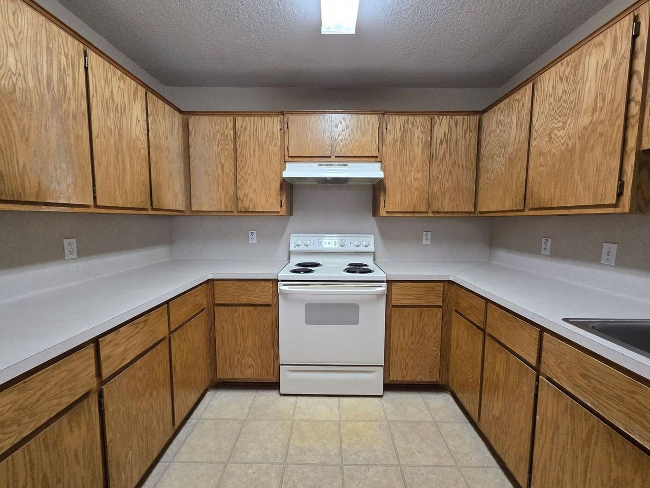 2710 Alma Dr #B - Photo 5 of 22