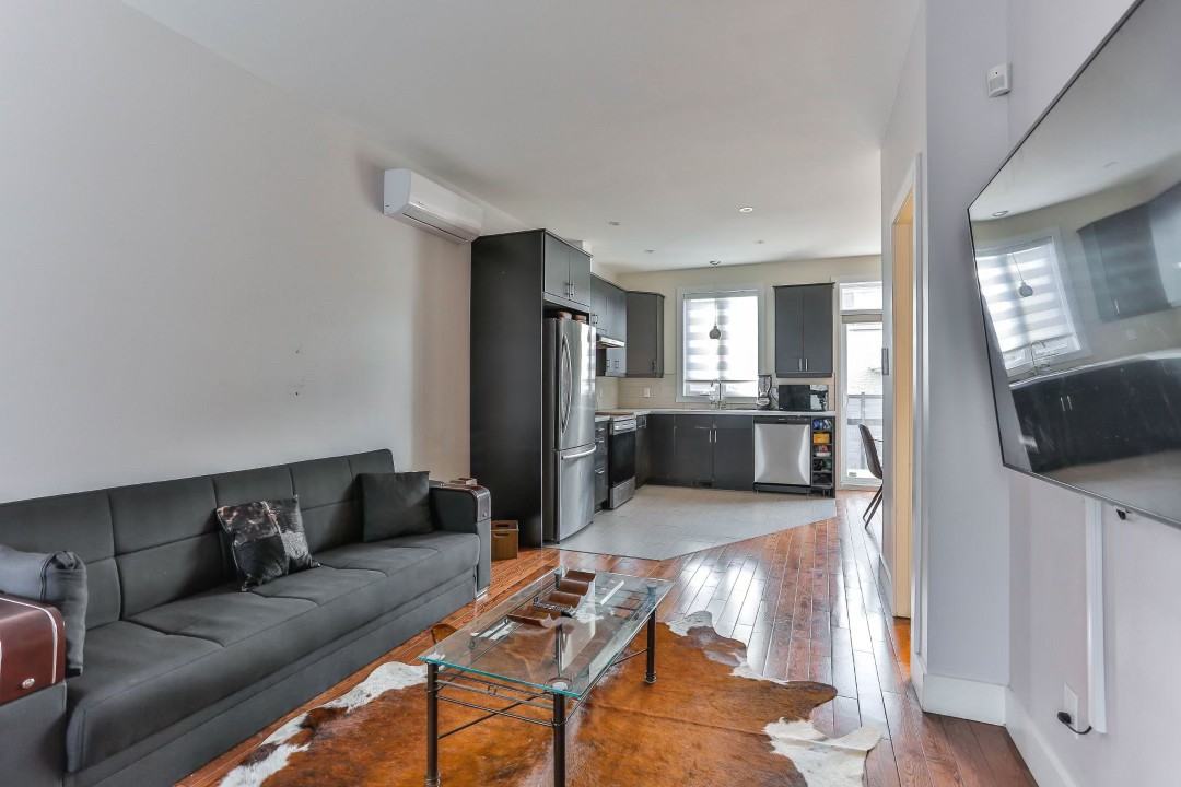 11570 Av de l'Hôtel-de-Ville - Photo 2 of 16