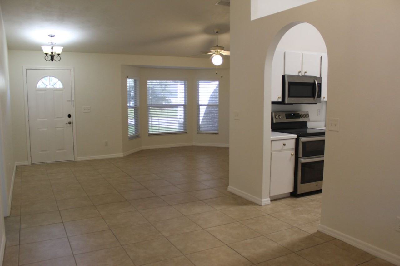 3784 Grove View Ln - Photo 3 of 21