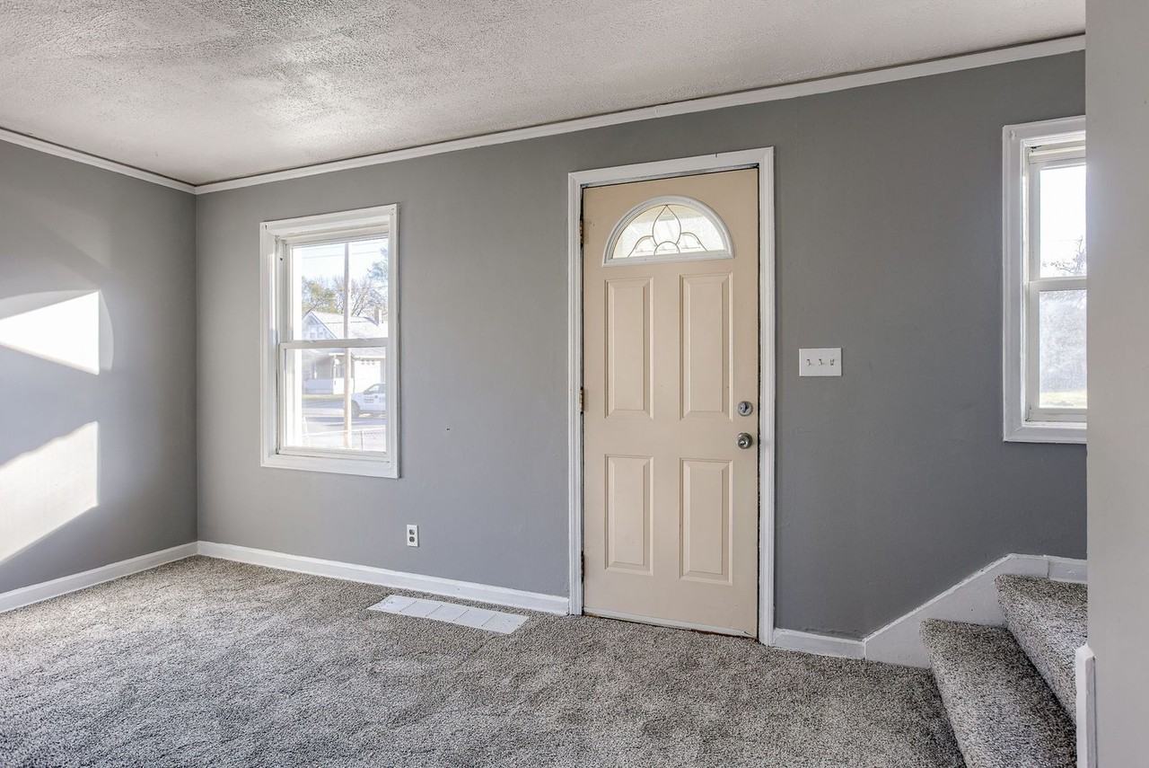 5820 N 24th St - Photo 3 of 24