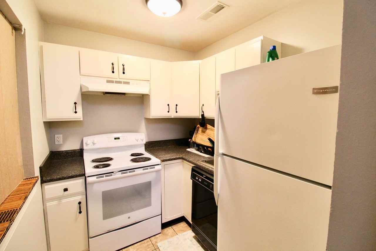 1372 Bradley Dr - Photo 3 of 19