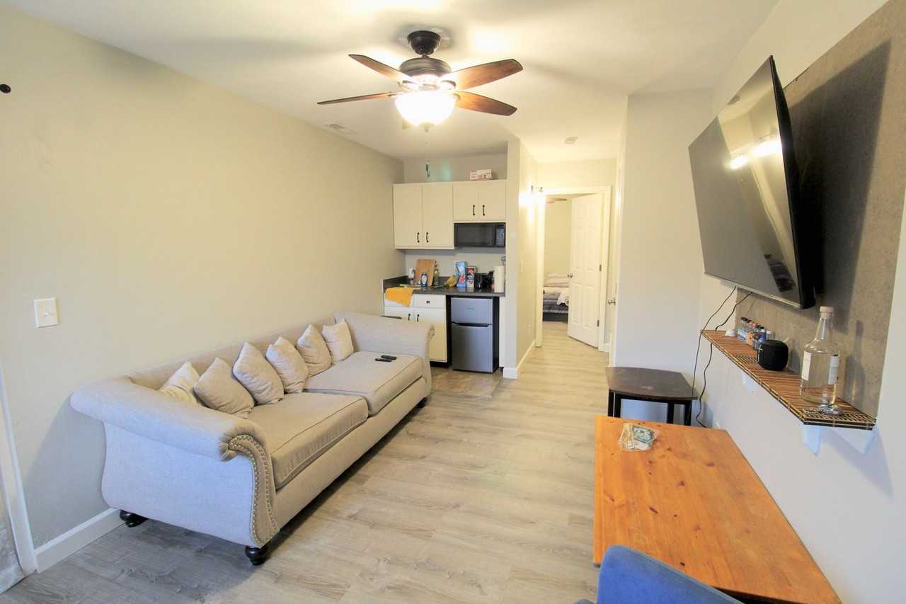 1372 Bradley Dr - Photo 4 of 19