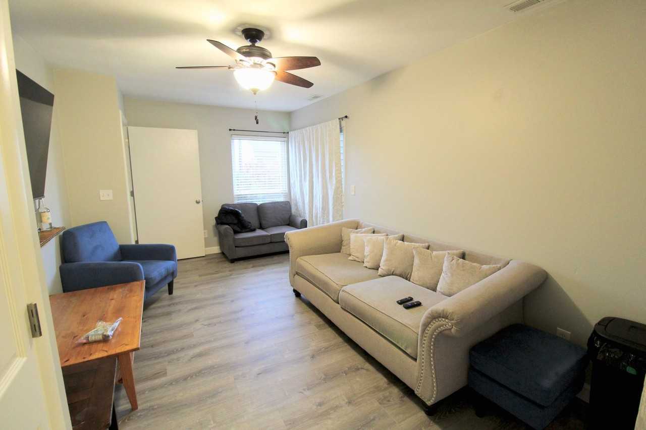 1372 Bradley Dr - Photo 6 of 19