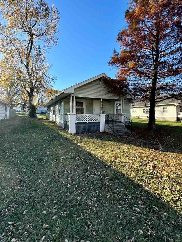 2219 N Bolivar Rd - Photo 2 of 18