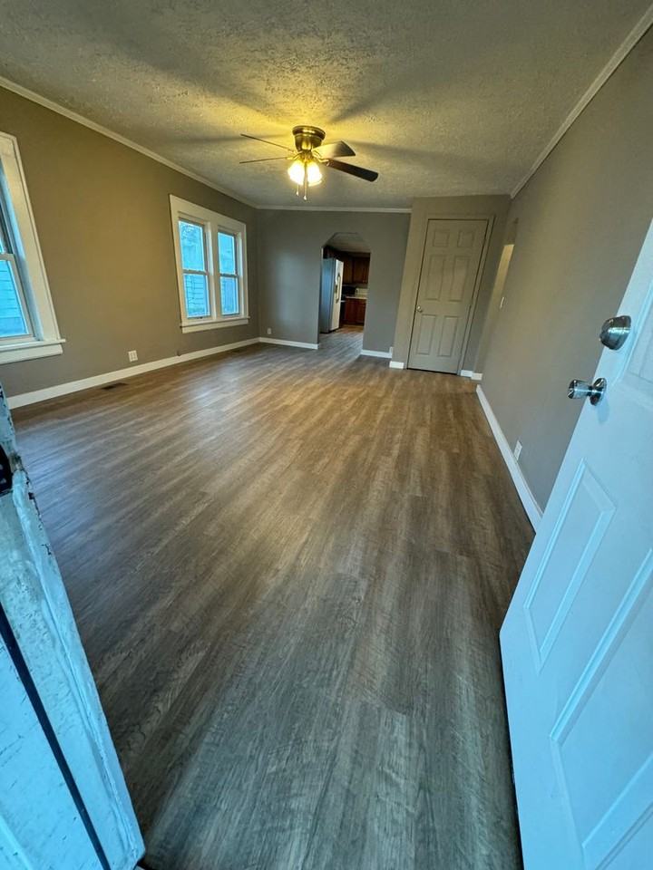 2219 N Bolivar Rd - Photo 4 of 18