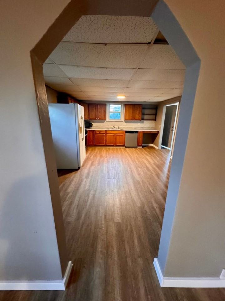 2219 N Bolivar Rd - Photo 6 of 18