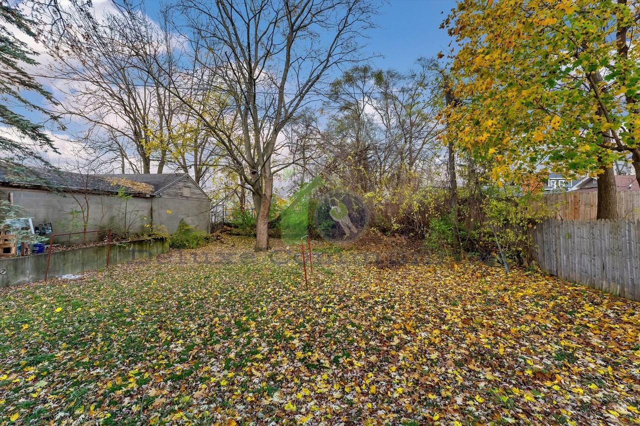 1608 Blaine Ave Se - Photo 5 of 28