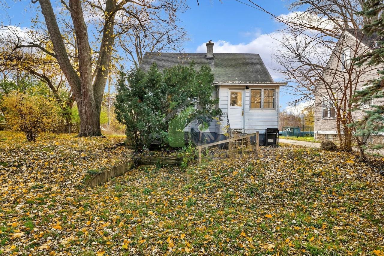 1608 Blaine Ave Se - Photo 6 of 28