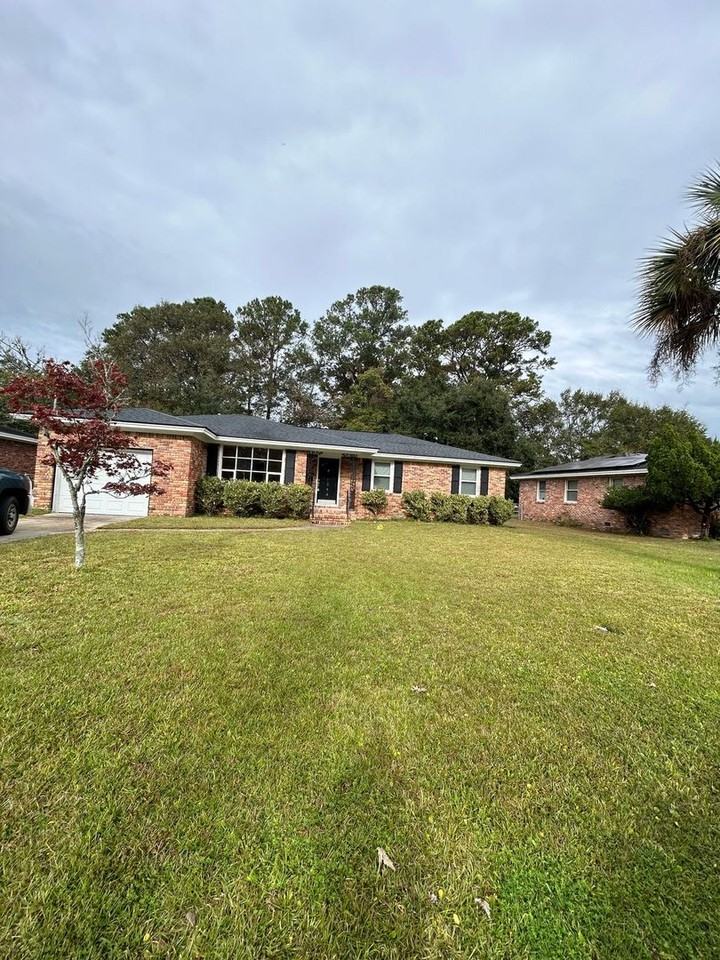 1240 Woodside Dr - Photo 2 of 28